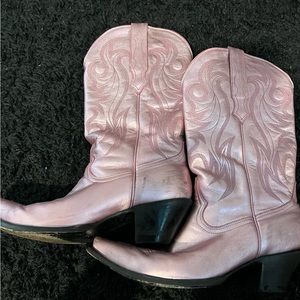 STUNNING! Metallic Pink Idyllwind Miranda Lambert coots!